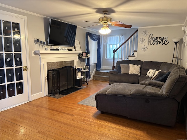 living room featuring hardwood / wood-style flooring, crown molding, and ceiling fan