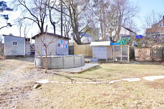 view of yard featuring a storage unit