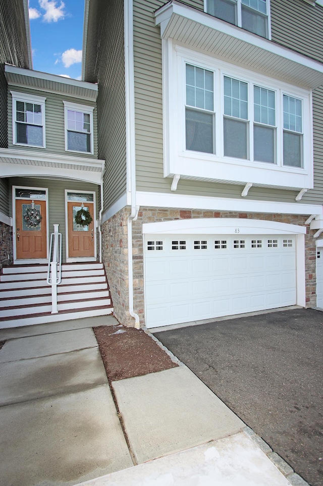 view of front facade featuring a garage