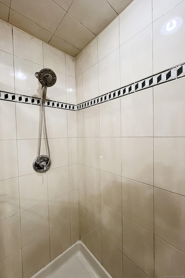 bathroom with a tile shower