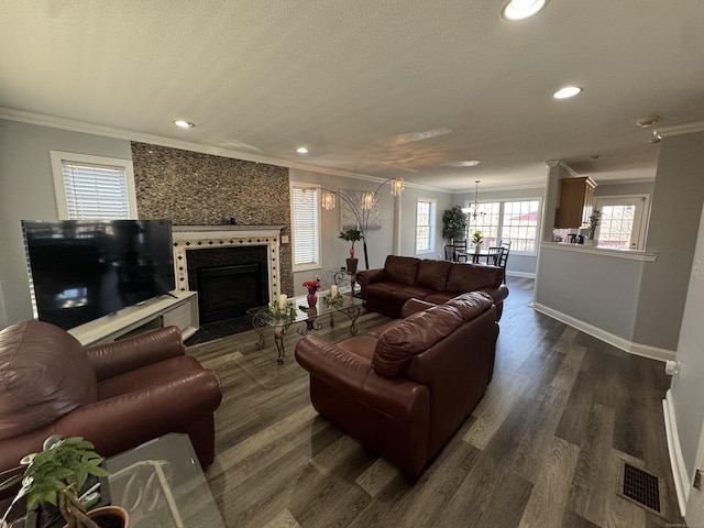 living room with visible vents, dark wood-style floors, and crown molding