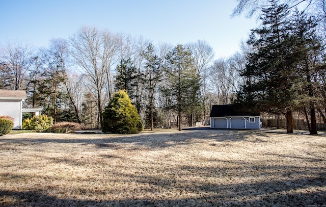 view of yard with an outbuilding and a garage