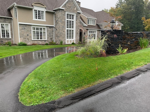 view of front of house with a front lawn