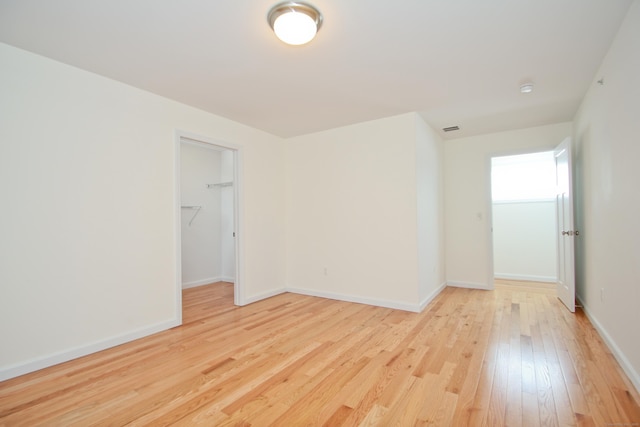 unfurnished room featuring light hardwood / wood-style flooring