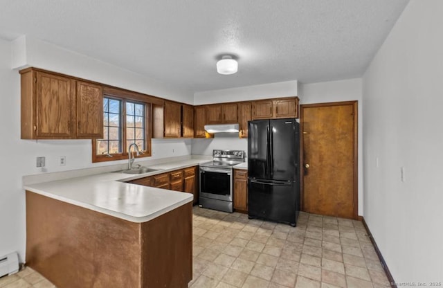 kitchen featuring sink, baseboard heating, stainless steel range with electric stovetop, black fridge, and kitchen peninsula