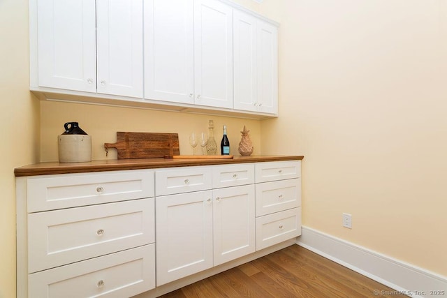 464 Park Blvd, Stratford, CT 06615 - bar featuring light wood finished floors, a dry bar, and baseboards