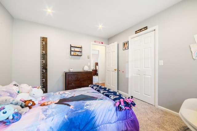 bedroom featuring carpet floors and a closet