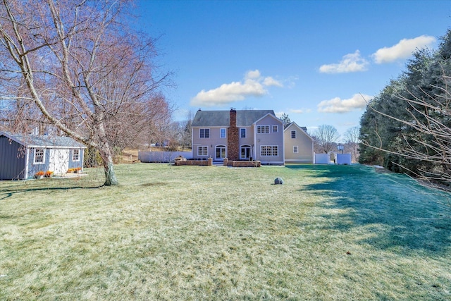 view of yard featuring an outbuilding