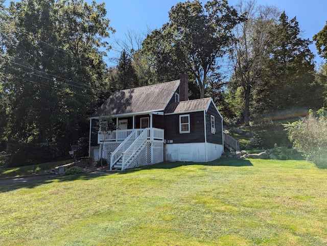 view of front of home featuring a front lawn and covered porch