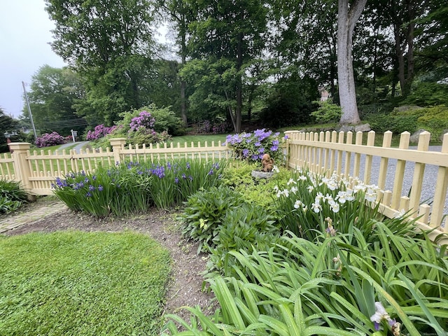 44 Brook St, Groton, CT 06340 - view of yard
