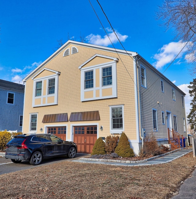 view of front facade with a garage