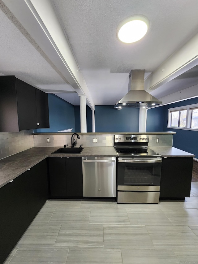 kitchen with sink, backsplash, stainless steel appliances, and island exhaust hood