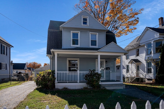 view of front of house featuring a porch and a front yard