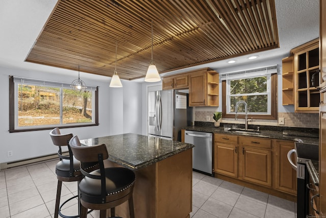 kitchen featuring appliances with stainless steel finishes, sink, a breakfast bar area, and light tile patterned floors