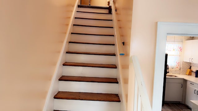 stairway featuring sink