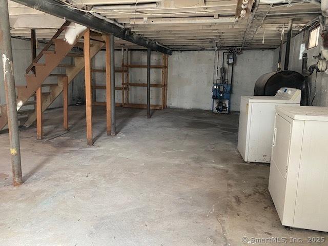 basement featuring washer and clothes dryer