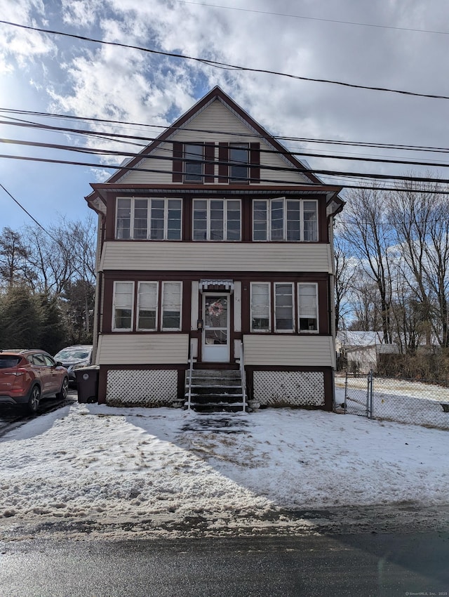 view of front property