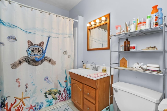 bathroom with a shower with shower curtain, vanity, and toilet