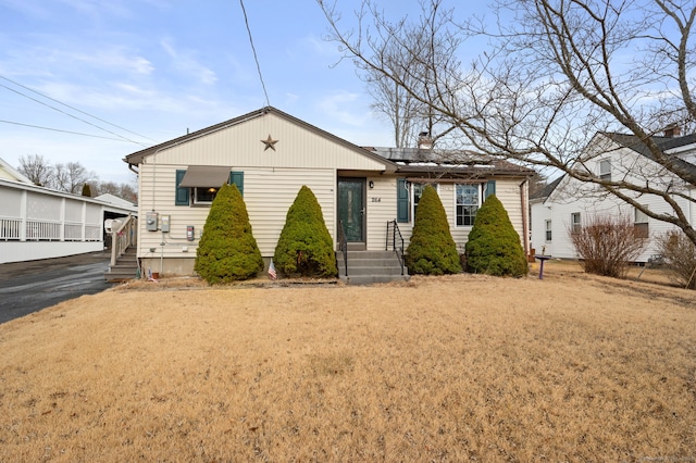 view of front of home featuring a front yard