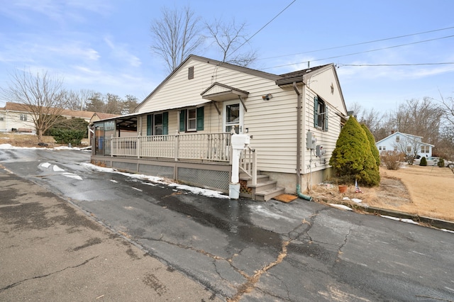 view of front of property with covered porch