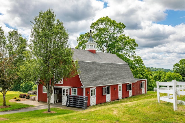 exterior space with an outbuilding and a front yard