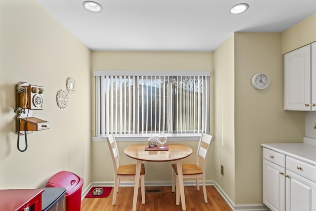 dining room with recessed lighting, visible vents, light wood finished floors, and baseboards