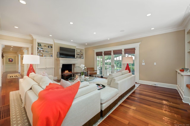 living area featuring recessed lighting, crown molding, a lit fireplace, and wood finished floors