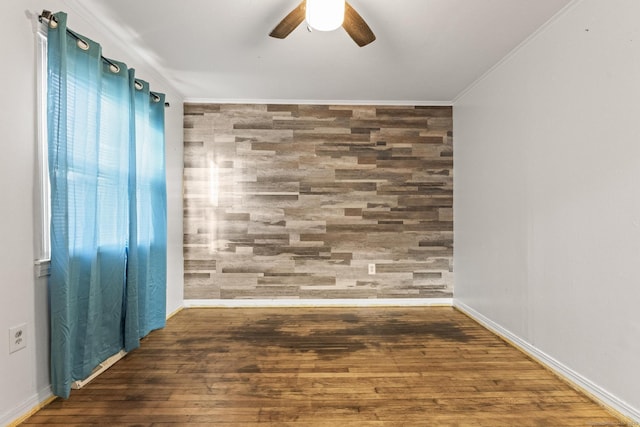 unfurnished room featuring dark wood-type flooring, ornamental molding, and ceiling fan