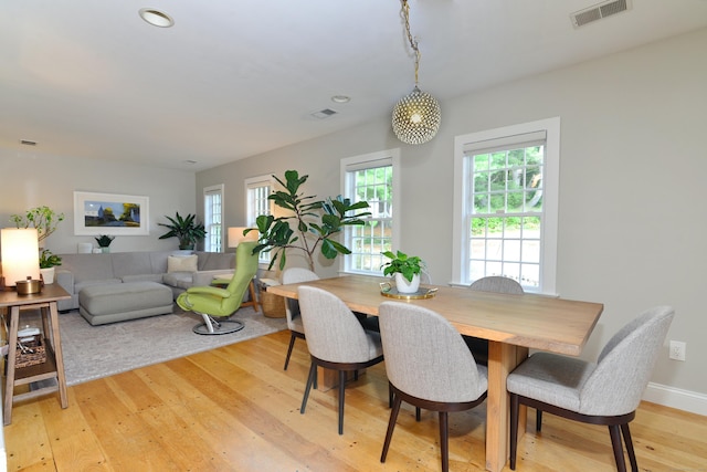 dining room featuring light wood-type flooring, baseboards, visible vents, and recessed lighting