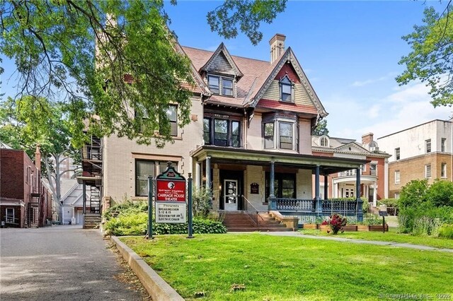 victorian home featuring a front lawn