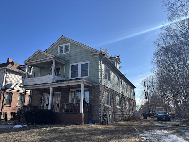 view of front property featuring a porch