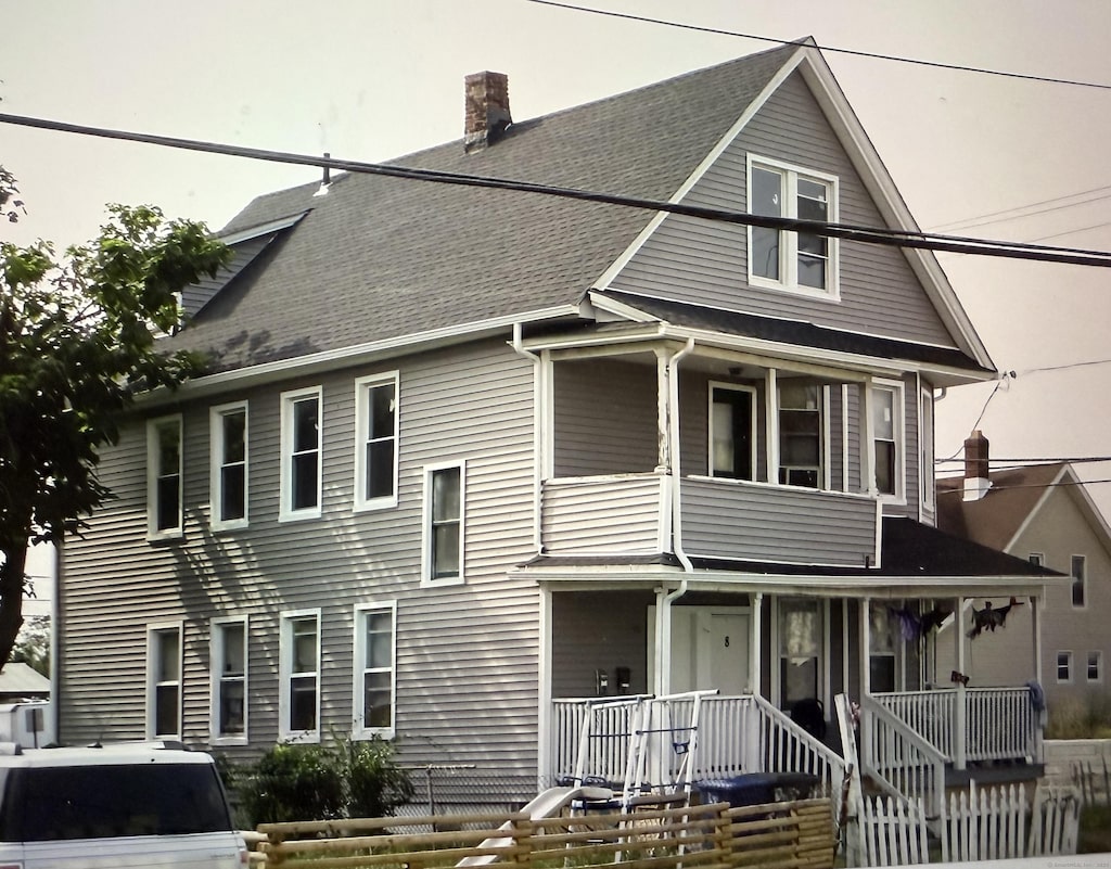 view of front of house featuring a porch