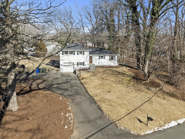 view of front facade with a garage