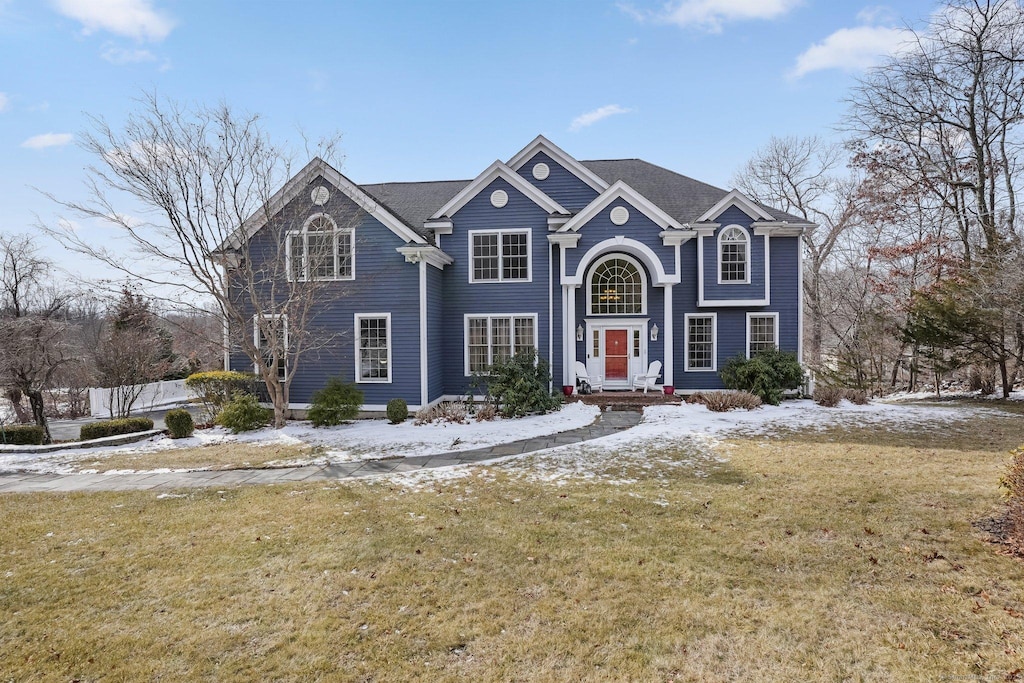 front facade featuring a yard