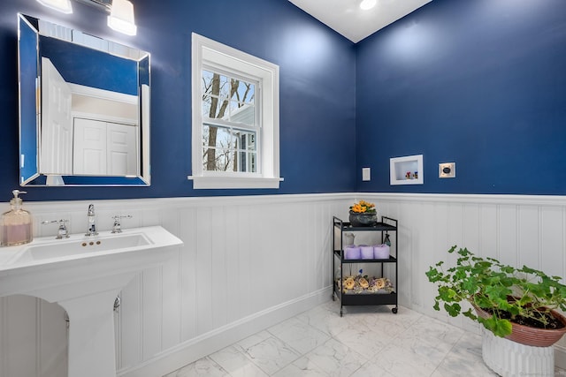 bathroom featuring sink