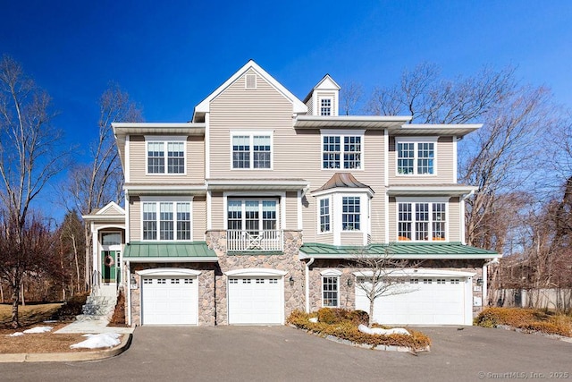 view of front facade featuring a garage