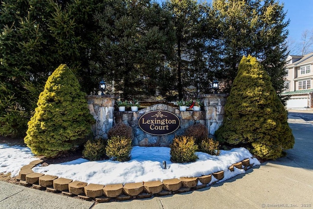 view of community / neighborhood sign