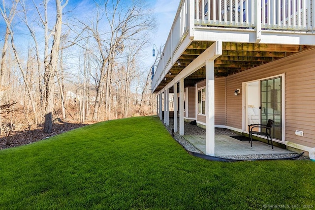 view of yard with a patio area