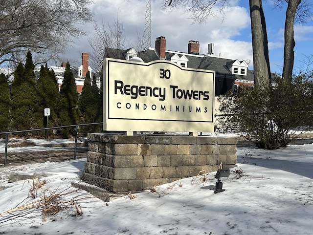 view of community / neighborhood sign