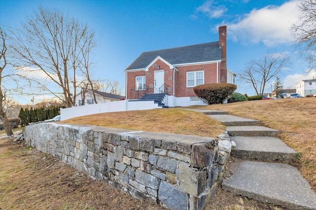 view of front of property with a front lawn