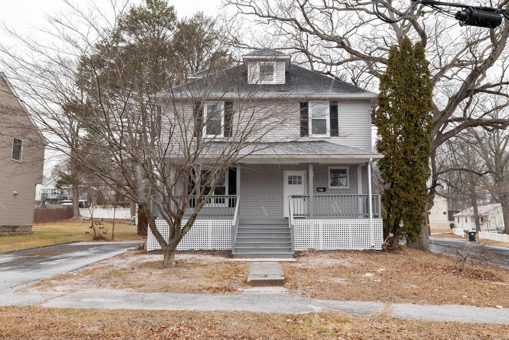 view of front facade featuring a porch