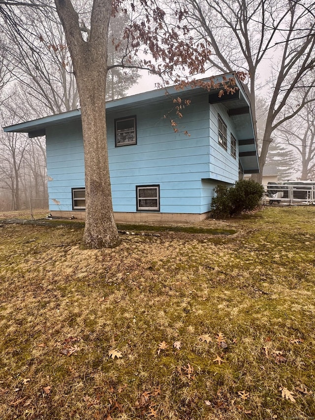 back of house featuring a yard