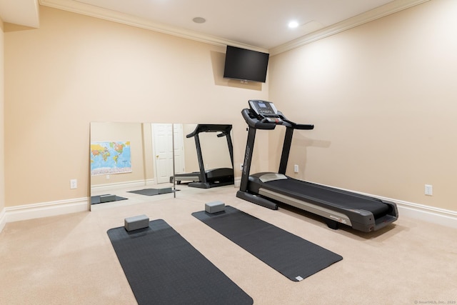 exercise area with recessed lighting, carpet flooring, crown molding, and baseboards