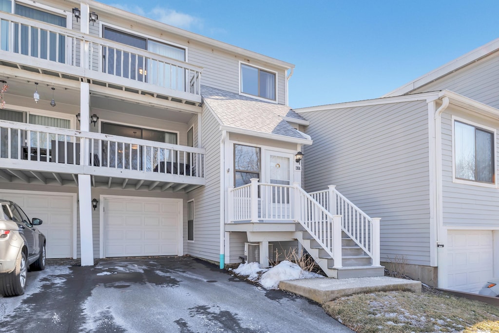 townhome / multi-family property featuring a garage