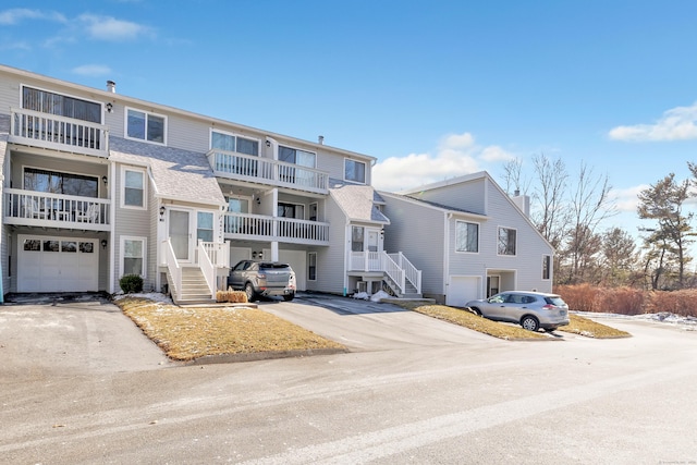 townhome / multi-family property featuring a garage