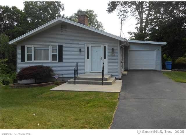 view of front facade with a garage and a front yard