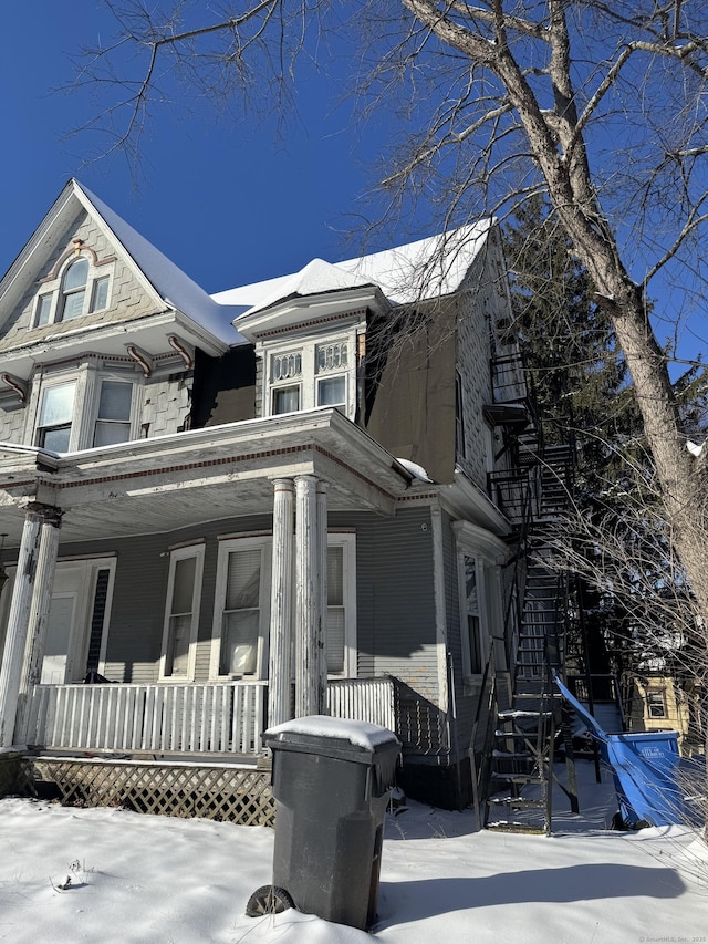 view of front facade with covered porch