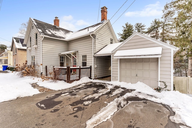 view of front facade featuring a garage