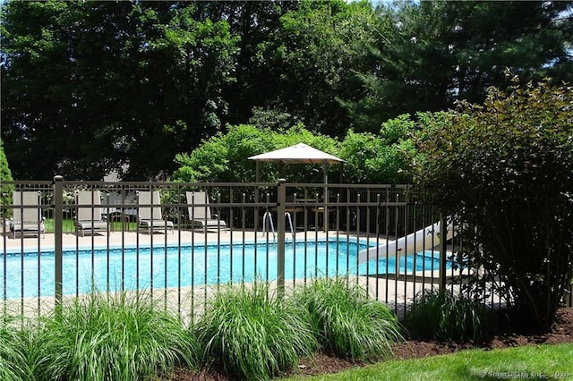 view of swimming pool