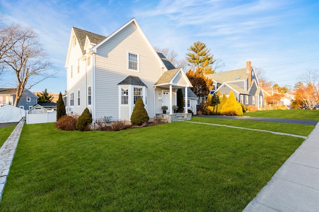 view of front facade featuring a front yard